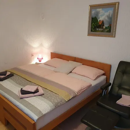 公寓 Apartma 采尔克尼察