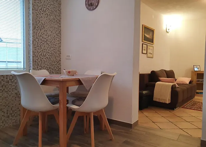 Apartma アパート ツェルクニツァ